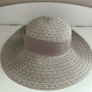 Sun safe Nine West hat. Adjustable